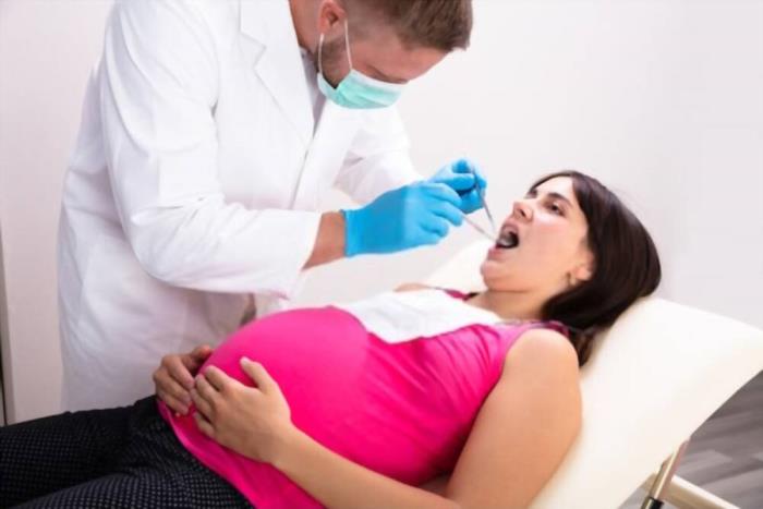 pregnant women susceptible to oral health conditions